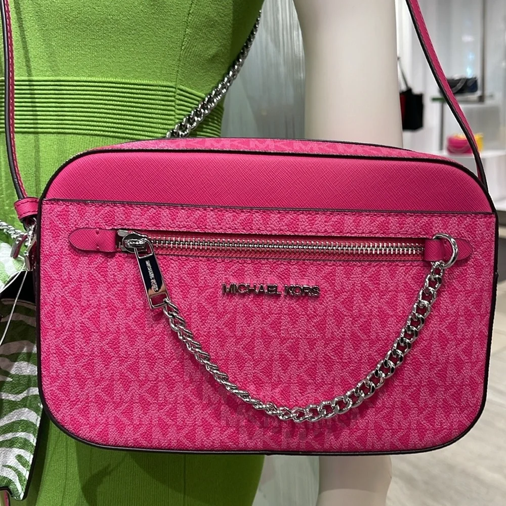 Michael Kors Jet Set Large Signature Logo Chain Crossbody Bag
Dragonfruit
NWT - Picture 15 of 16